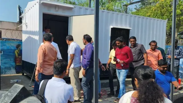 मुंबईतील माहिम परिसरात सुरू झालेला पोर्टकेबिन दवाखाना