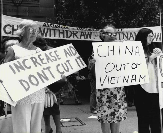 Một số người Úc biểu tình phản đối cuộc tấn công của Trung Quốc, ngày 19/2/1979