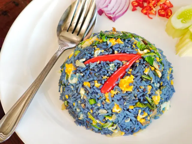 အောင်မဲညိုပန်းရောင်ဆိုးတဲ့ ထိုင်းထမင်းကြော်