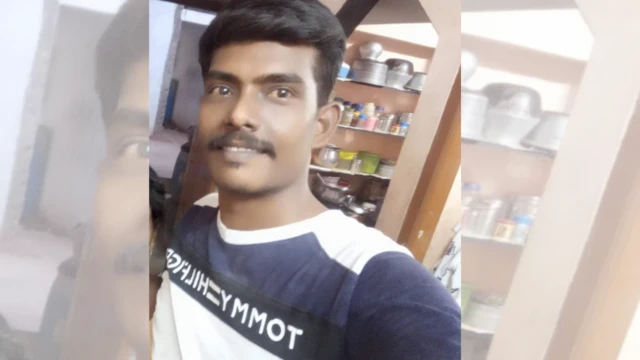 தனியார் ஆட்டோமொபைல் நிறுவனத்தில் வேலை பார்த்த தினேஷ் குமார்.