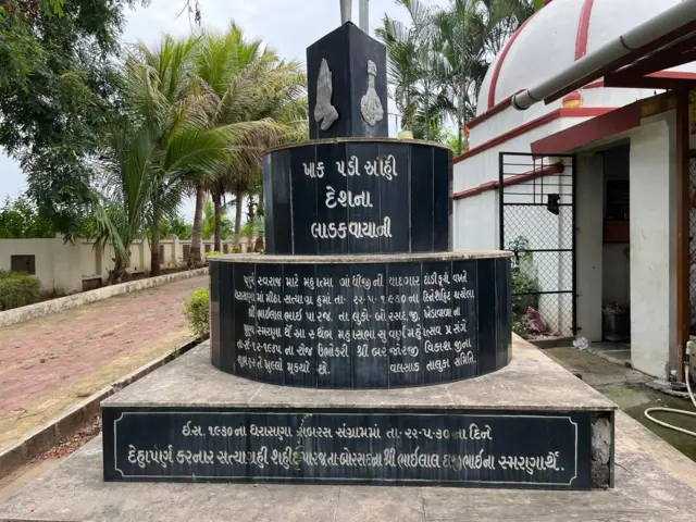 નમક સત્યાગ્રહ, ધરાસણા, દાંડી, મહાત્મા ગાંધી, કૉંગ્રેસ, સરદાર પટેલ, સરોજીની નાયડુ, અબ્બાસ તૈયબજી, વડાલા, અત્યાચાર, લાઠીચાર્જ, બ્રિટિશ, સ્વાતંત્ર્ય સંગ્રામ, બ્રિટિશ રાજ, અહિંસા