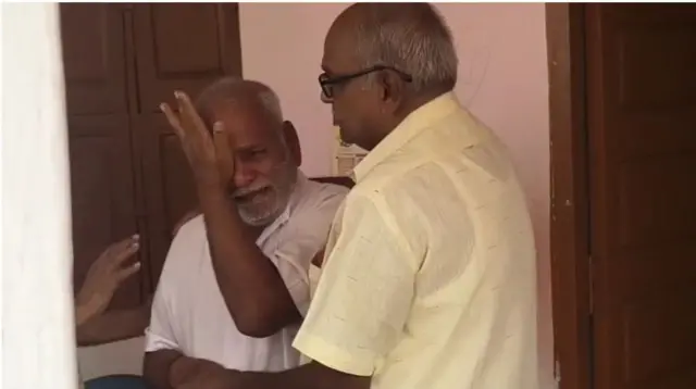 மகன் காமராஜ் உள்ளிட்ட குடும்பத்தினர் 5 பேர் உயிரிழந்த சோக சம்பவத்தை கேட்ட காமராஜின் தந்தை அழும் காட்சி
