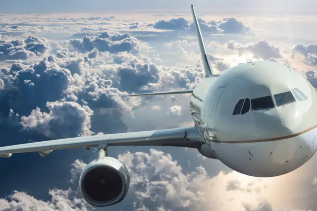 बादलभित्र विमान