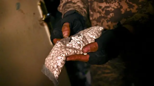 مقادیر زیادی قرص در میان محصولات صنعتی پنهان شده بود