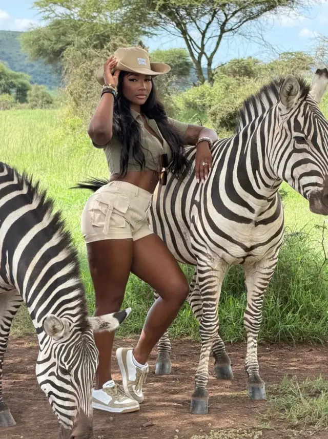 Ashlee Jenae yari azwi nk'umu-influence w'i Miami muri Amerika uzwiho gutangaza imibereho ye ku mbuga nkoranyambaga