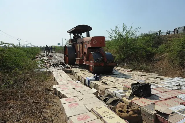 બીબીસી ગુજરાતી, ગુજરાત, બીબીસી, અમદાવાદ, દારૂ, દારૂનો વેપાર, દારૂ પર પ્રતિબંધ, દારૂનો નાશ, ગુજરાત પોલીસ, ગુજરાતમાં દારૂબંધી