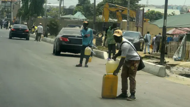 Ndị na-ere mmanụ ụgbọala black market