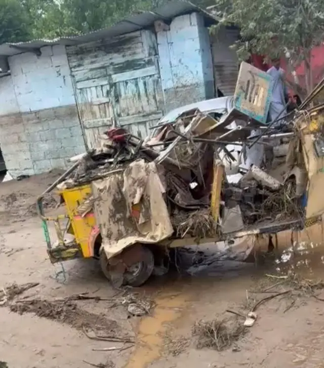 পুরো বেশন্ত্রি গ্রামটি পরিণত হয়েছে ধ্বংসস্তূপে