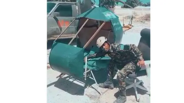 Maxamed ayaa sidoo kale BBC-da u sheegay inuu sameeyay diyaarad uu ku sheegay inay tahay nooca dalxiiska.