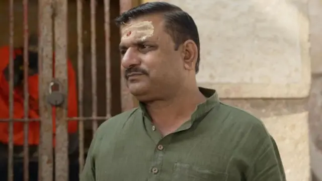 अजय शर्मा यांच्या मते, अहिल्याबाई होळकर यांचा जो ऐतिहासिक पुतळा तिथे होता, तो आता खंडित झाला आहे. 