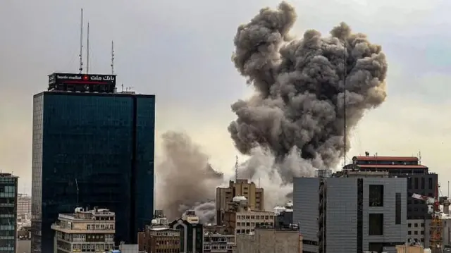 Сүрөттө: АКШ менен Израилдин Иранга каршы согушу Тегеранга сокку уруудан башталды