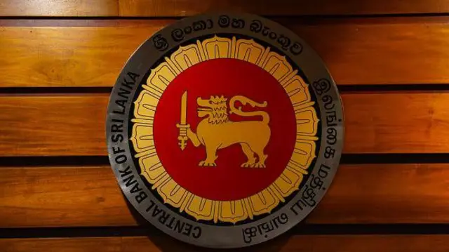 මෙම පැමිණිල්ල අද කැඳවූ අවස්ථාවේදී අදාළ සිද්ධිය සම්බන්ධයෙන් ඇපමත මුදා හැර සිටින ඔන් මැක්ස් සමාගමේ අධ්යක්ෂවරු හතර දෙනා අධිකරණය හමුවේ පෙනී සිටියහ.