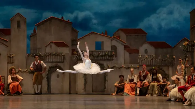 Mayara Magri e Denilson Almeida, ambos em Don Quixote