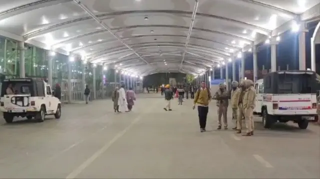 امرتسر ایئرپورٹ جہاں سی-17 جہاز اتر رہے ہیں
