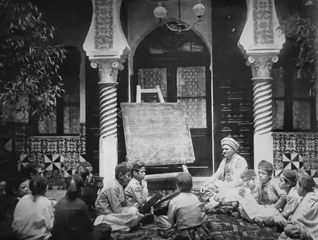 বাংলার নিজস্ব সংস্কৃতিতে আগে শিক্ষককে বলা হতো 'মাস্টারমশাই', 'পণ্ডিতমশাই', কিন্তু সেগুলোর ব্যবহার এখন প্রায় বিলুপ্ত