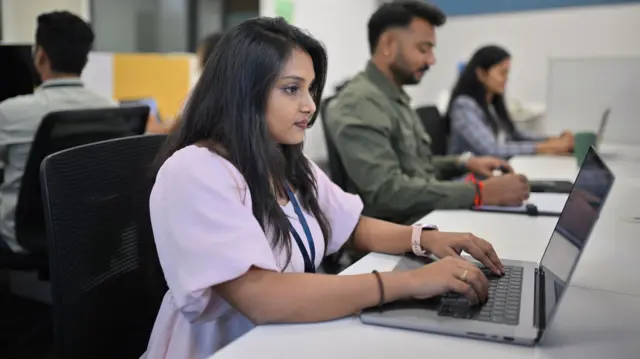 அமெரிக்கா இல்லாமல் இந்திய ஐடி நிறுவனங்களால் பிழைக்க முடியுமா?