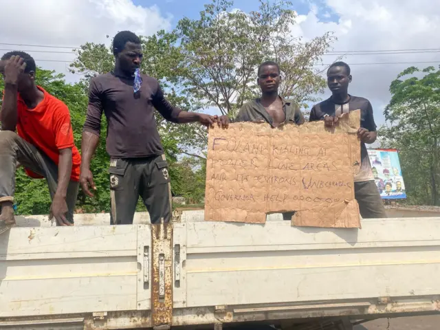 Àwọn olùfẹ̀hónúhàn tó yabo ọ́fíìsì gómìnà