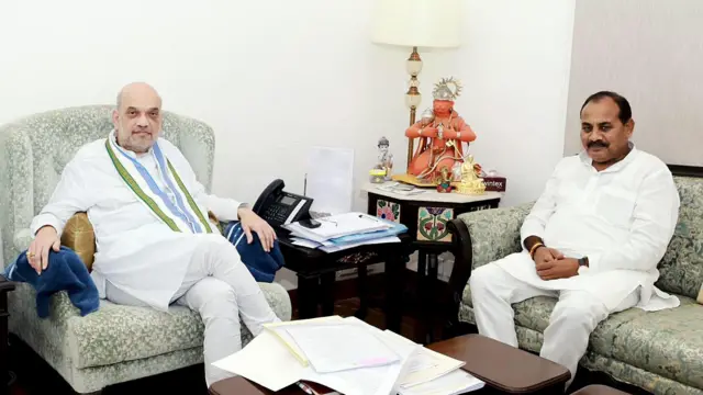 दारा सिंह चौहान हाल ही में समाजवादी पार्टी को छोड़ बीजेपी में शामिल हुए थे.