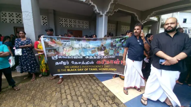 නැගෙනහිර පළාතේ මඩකලපුවේ දී නැගෙනහිර විශ්වවිද්‍යාලය ශිෂ්‍යයින් සහ අතුරුදහන්වූවන්ගේ ඥාතීන් විසින් ද 'කළු නිදහස් දින' සමරුමක් සංවිධානය කොට තිබුණි