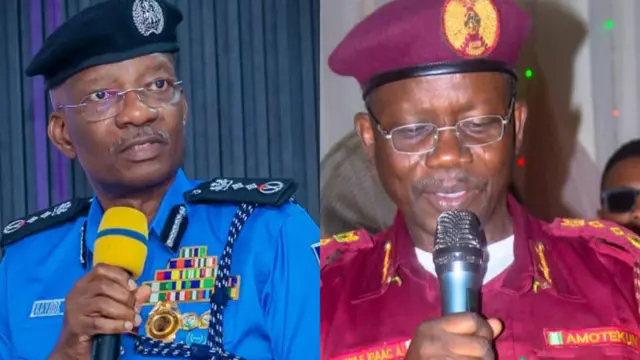 Ọga agba ọlọpaa nI Naijiria, Kayode Egbetokun mu ẹro gbohun-gbohun lọwọ ati Ọgbẹni Isaac Omoyele toun jẹ ọga ẹṣọ Amotekun nipinlẹ Osun