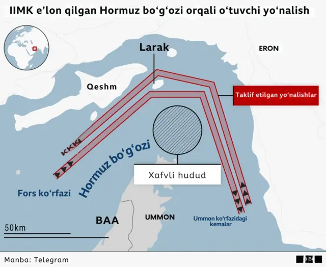 “IIMK tomonidan e’lon qilingan Hormuz bo‘g‘ozi orqali harakat yo‘nalishi” deb nomlangan xaritada Eron va Ummon o‘rtasidagi Hormuz bo‘g‘ozi orqali o‘tuvchi qizil rangdagi taklif etilgan yuk tashish yo‘nalishlari ko‘rsatilgan. Yo‘nalishlar Eronning Qeshm va Larak orollari yaqinidan o‘tadi, soya bilan ajratilgan aylana shaklidagi “xavfli hudud”ni chetlab o‘tadi hamda Fors ko‘rfazini Ummon ko‘rfazi bilan bog‘laydi. Strelkalar kemalar harakatining ikki yo‘nalishda amalga oshirilishini ko‘rsatadi. Xaritada, shuningdek, Eron, BAA va Ummon kabi yaqin mamlakatlar hamda masofa shkalasi belgilangan.