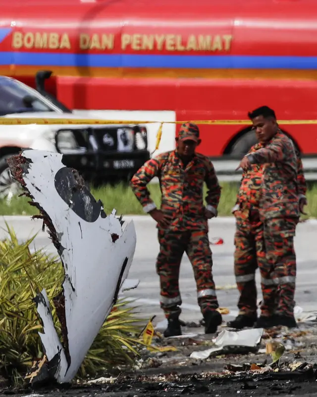 दुर्घटनाग्रस्त विमानको भग्नावशेष