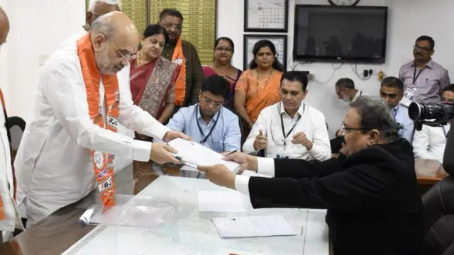 ગૃહમંત્રી અને ગાંધીનગર બેઠકના ભાજપના ઉમેદવાર અમિત શાહે ઉમેદવારી નોંધાવી છે