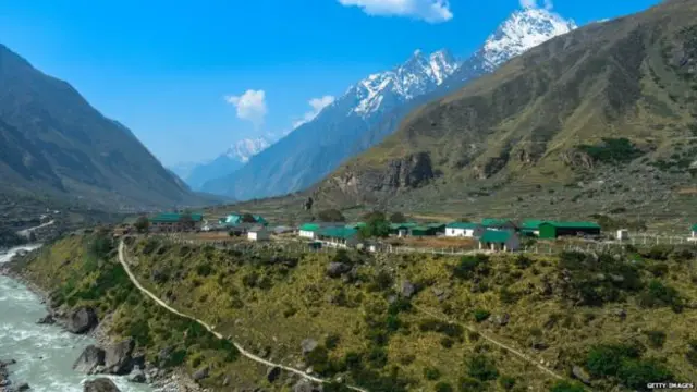 जोशीमठ वसण्यापासून ते खिळखिळं होण्यापर्यंतची संपूर्ण कहाणी 