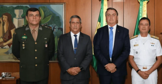 Bolsonaro com ex-comandantes militares e ex-candidato à vice-presidência da República