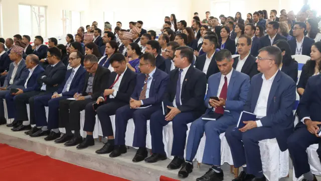 सरकारले नेपाल राष्ट्र ब्याङ्कलाई पनि आगामी आर्थिक वर्षबाट नियुक्त हुने कर्मचारीलाई योगदानमा आधारित सामाजिक सुरक्षा प्रणालीमा आबद्ध गराउन परिपत्र गरेको छ 