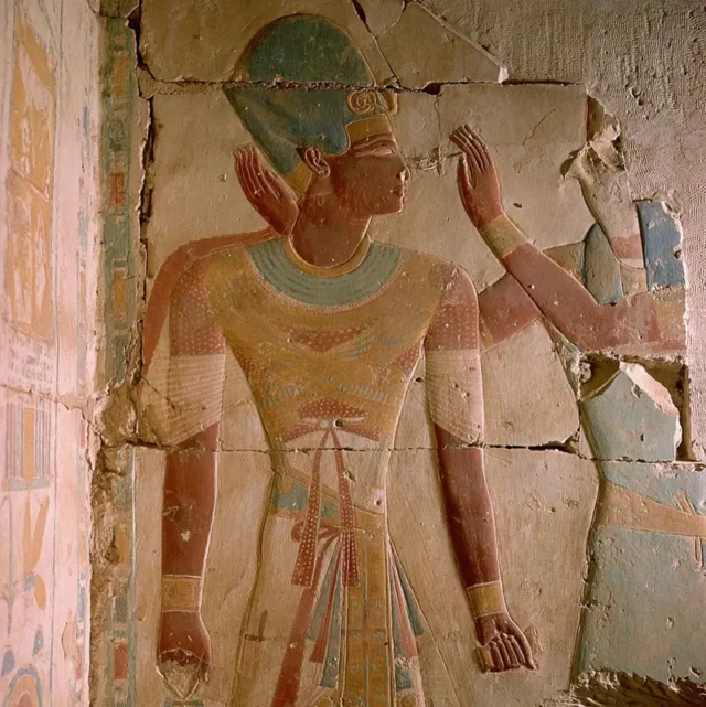 نقش رنگی رامسس دوم در یکی از معابدش در ابیدوس 