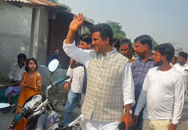 سرور عالم اپنی انتخابی مہم کے دوران