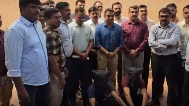 मुंबई पोलिसांचं पथक