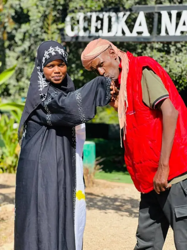 Mustafe iyo xaaskiisa