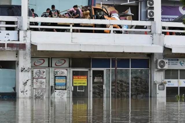 banjir bekasi, bekasi, bekasi banjir, jakarta banjir, banjir, banjir jakarta 2025