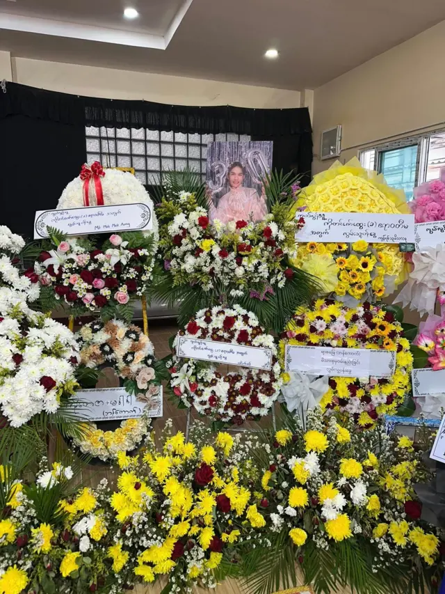 အွန်လိုင်းဆယ်လီ'' ဧရာဝတီမ'' ရဲ့နာရေးမြင်ကွင်း 