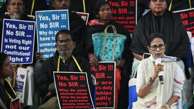 ममता बनर्जी ने कथित 'पीड़ितों' के साथ बार-बार प्रदर्शन किए हैं