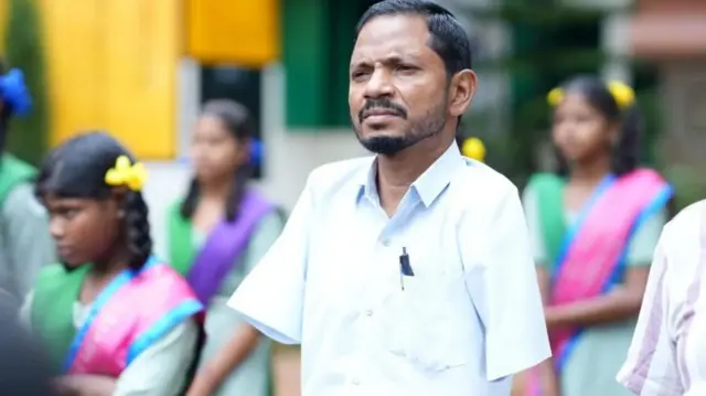 शिकण्यासाठी गुलशन दररोज 74 किलोमीटर प्रवास करत असत.
