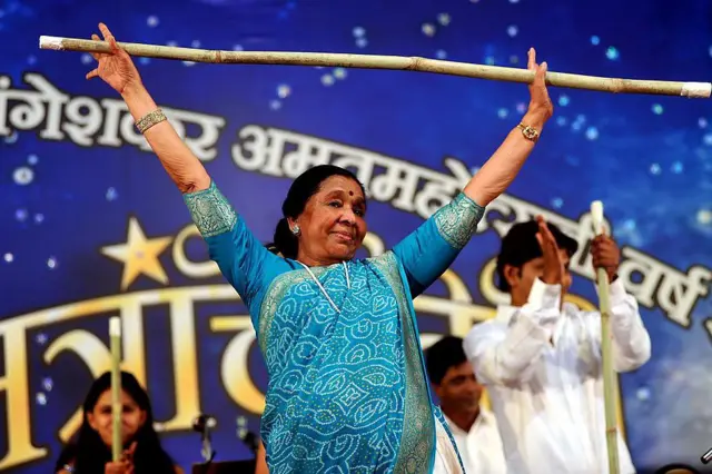 आशा भोसले