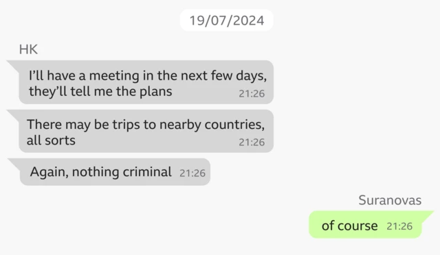 Графічне зображення текстового обміну повідомленнями у Telegram між HK та Сурановасом