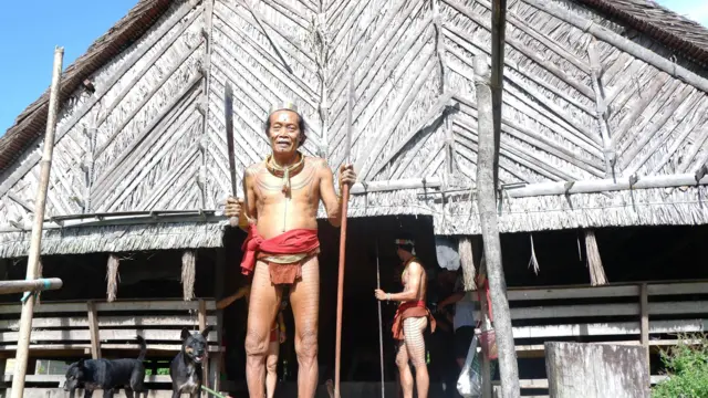 Aman Laulau Manai, sikerei dari Butui, Siberut Selatan.