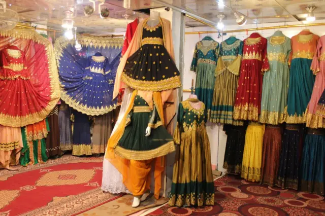 «یک خانم تاجر اگر سفر میکند باید یک محرم مرد اورا همراهی کند»