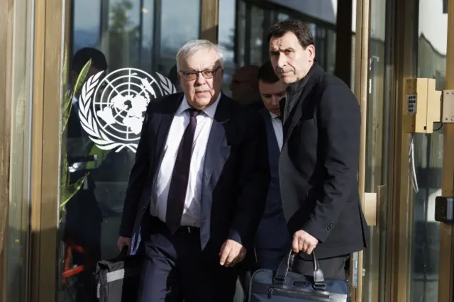 Verşinin müzakerelerin ardından BM binasından çıkarken