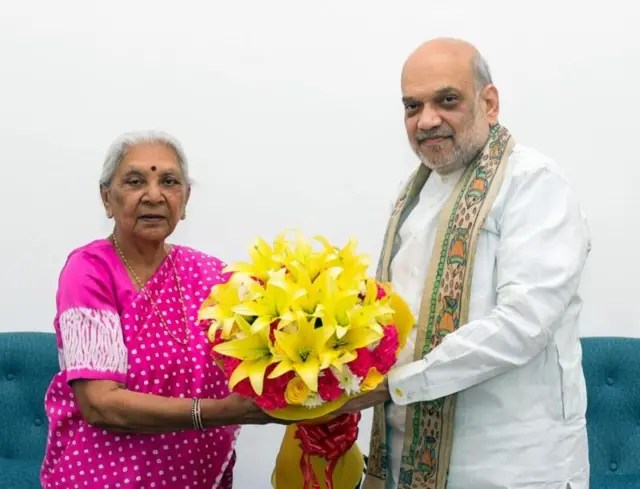 ઑગસ્ટ 2016માં આનંદીબેન પટેલે મુખ્ય મંત્રીનાં પદથી રાજીનામું આપ્યું હતું