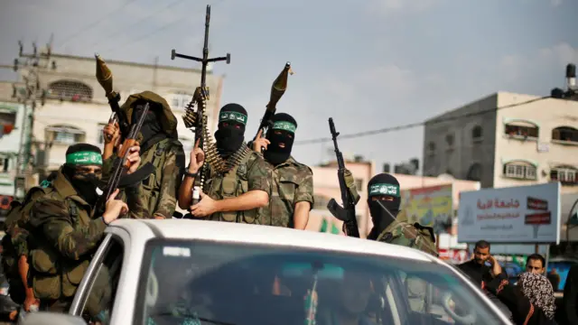 hamas, pripadnici hamasa, pripadnici hamasa sa oružjem na automobilu