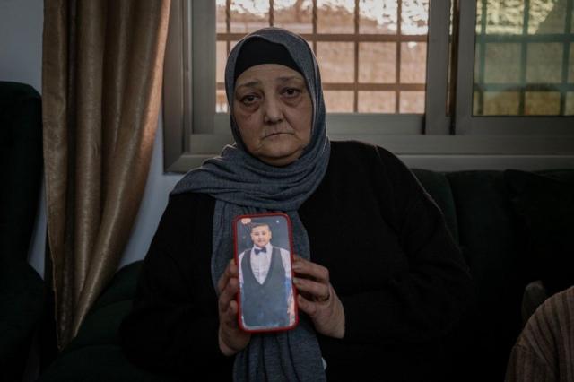 Rami’nin annesi, öldürülen oğlunun fotoğrafıyla