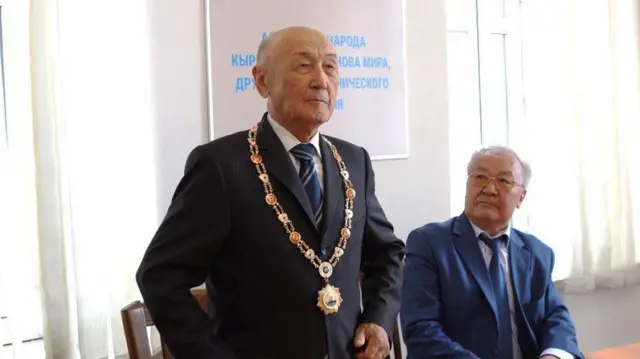 Медеткан Шеримкуловго "Кыргыз Республикасынын Баатыры" жогорку ардактуу наам ыйгарылган