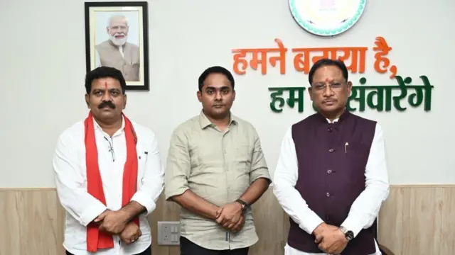 केरल में भारतीय जनता पार्टी के महामंत्री अनूप एंटनी जोसेफ (बीच में) ने रायपुर पहुंचकर मुख्यमंत्री विष्णदेव साय से मुलाकात की. 