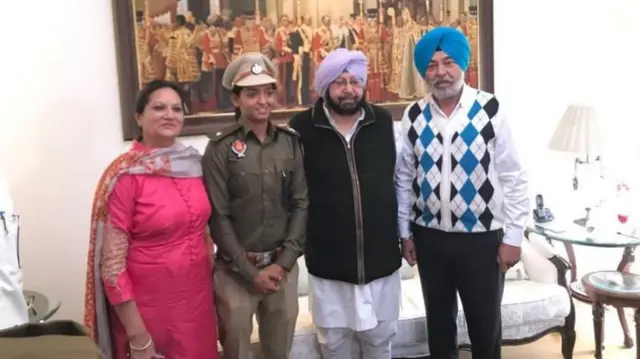 हरमनप्रीत आईवडील आणि कोचसोबत