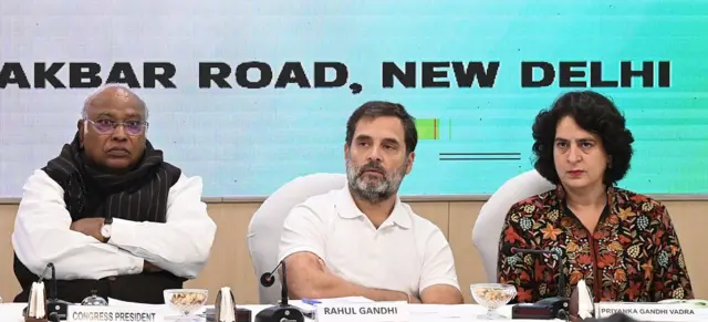 मल्लिकार्जुन खड़गे, राहुल गांधी और प्रियंका गांधी 